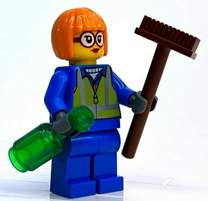 Providing a tactile learning experience LEGOLEGO Shirley Keeper Minifigure 60303